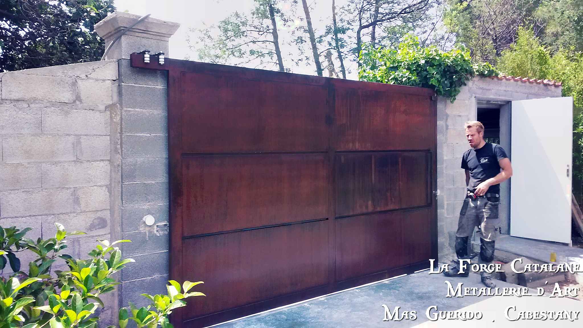 portail tole plein bandes pliage forge catalane.jpg